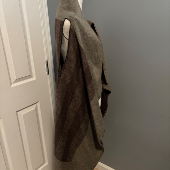 Reversible Sleeveless Sweater Vest - Picture 2 of 5